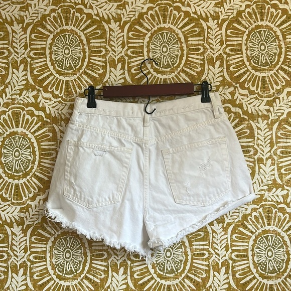 NWT Free People Lasso High Rise Distressed Cutoff Denim Shorts Optic White Sz 28 - Picture 10 of 12